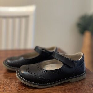 Footmates Lydia leather Maryjane leather children’s dress shoe. Size 10.